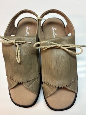 Sandbaggers Golf Sandals Women Fringe Slingback in Tan Sz 9.  Never worn.